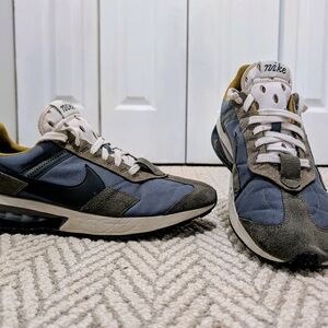 Nike Men's Blue and Black Sneakers